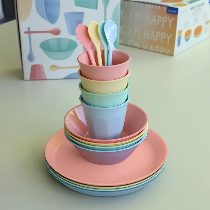 Le set Nora de 16 pièces de Koziol