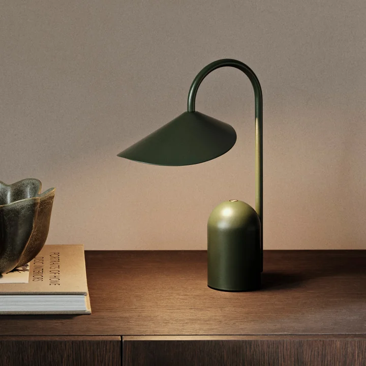 Arum Lampe de bureau LED rechargeable, vert de Ferm Living