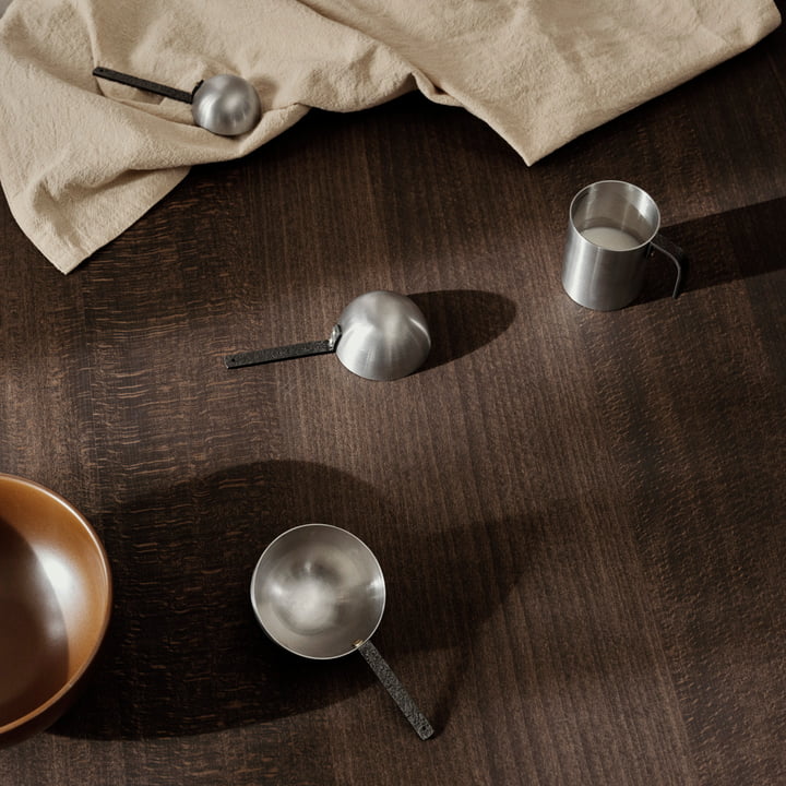 Obra - Gobelet et cuillère à mesurer, acier inoxydable de Ferm Living