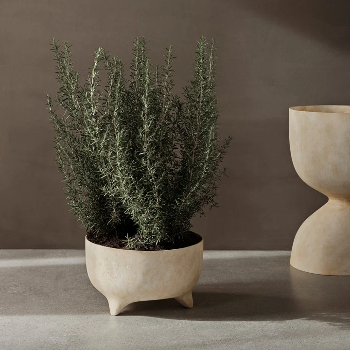 Ferm Living - Evoke Petit pot de fleurs, Ø 44 x H 27 cm, sable chaud