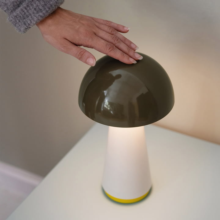 Lampe de table Bob, olive de Remember