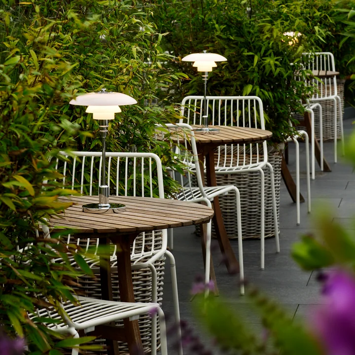 PH 2/1 Portable Lampe de table LED à accu, chromée de Louis Poulsen