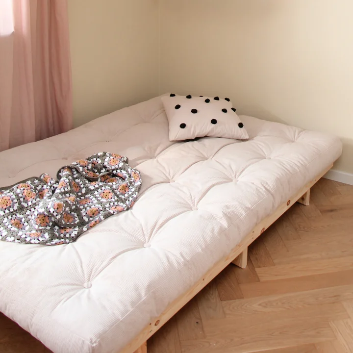 Lean Canapé-lit, pin naturel / ivoire de Karup Design