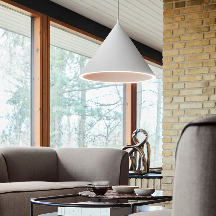 Annular LED suspension et chaise Mono Dining de Woud