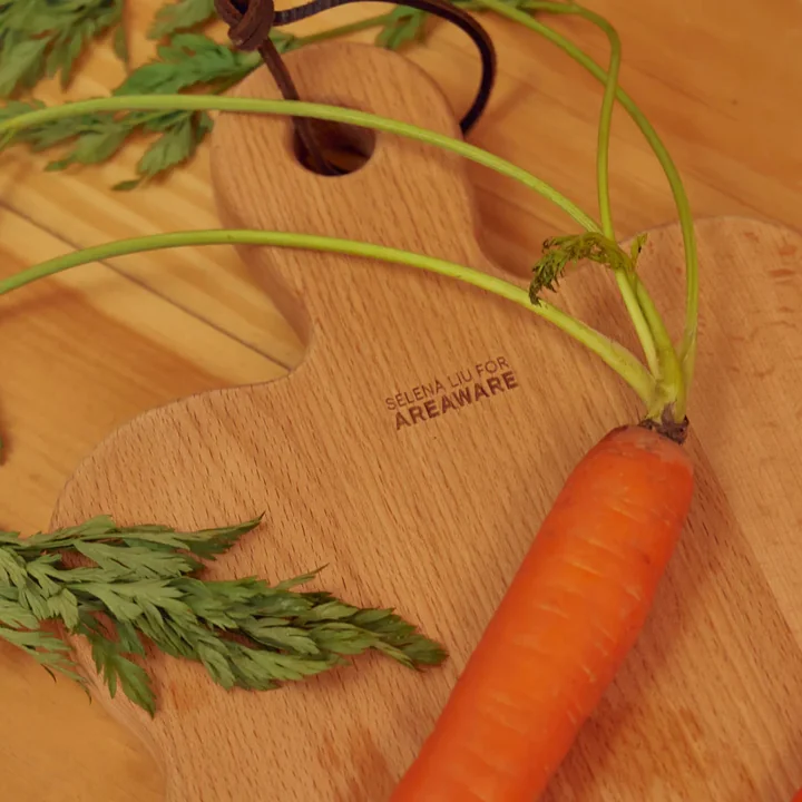 Serving friends Planche à découper en bois de Areaware