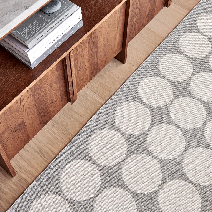 Hugo Tapis, linen / vanilla de Pappelina