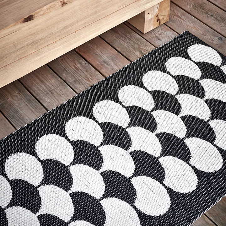 POPPY - Tapis, black de Pappelina
