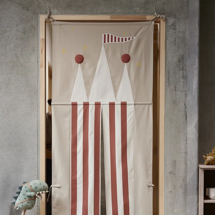 Porte de jeu Castle, clay / rouge de OYOY Mini