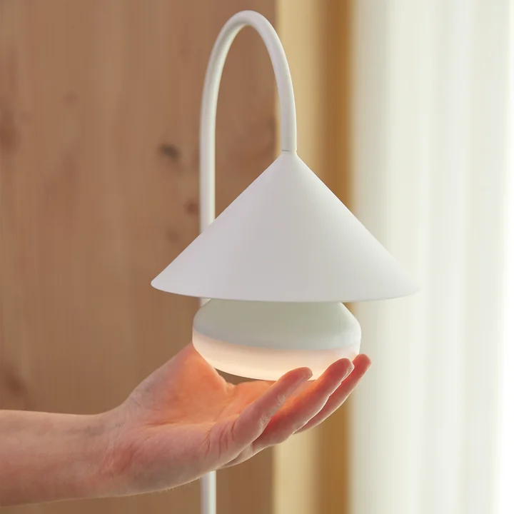 Grasp LED Lampadaire à accu, H 47 cm, blanc mat de Frandsen