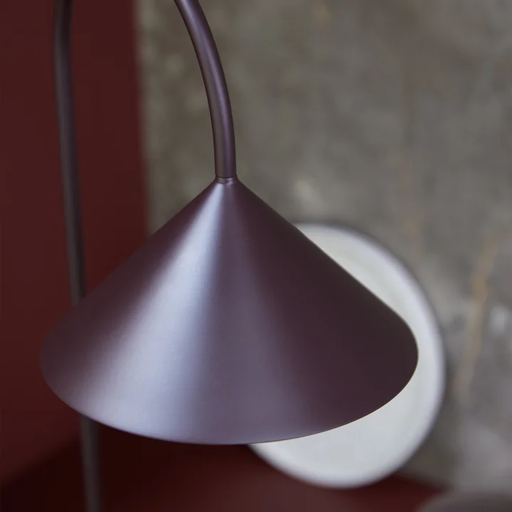 Grasp LED accu lampadaire, beetroot matt de Frandsen