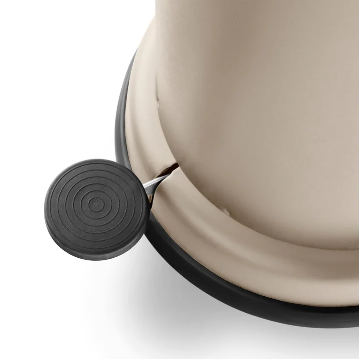 La poubelle à pédale 15 de Vipp