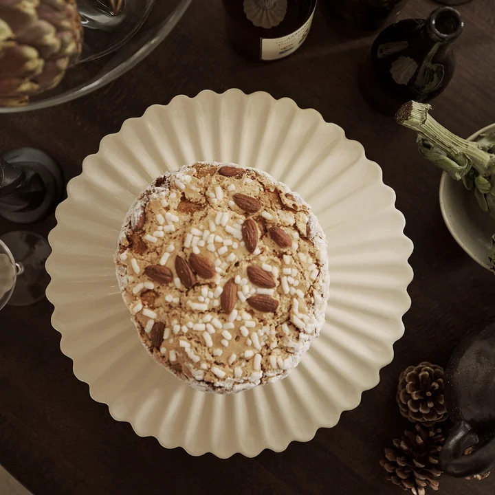 Fountain - Plateau à gâteaux, blanc cassé de Ferm Living
