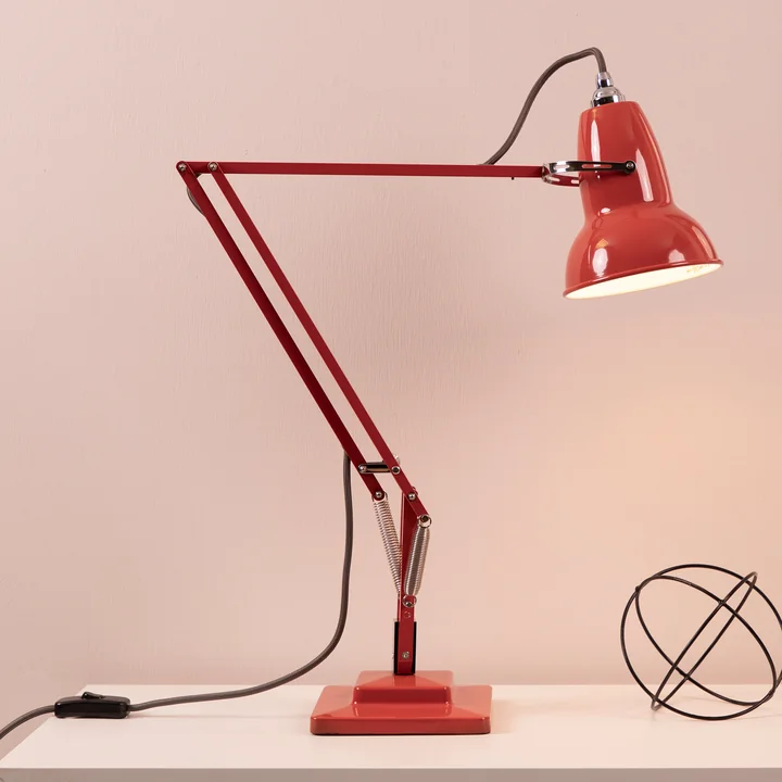 Original 1227 lampe de table, cable noir, Coral Red de Aglepoise