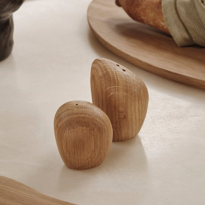 ferm Living - Salière et poivrière Cairn, chêne (lot de 2)