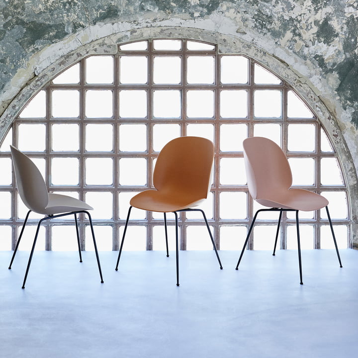 Gubi - Beetle Dining Chair, Conic Base noir