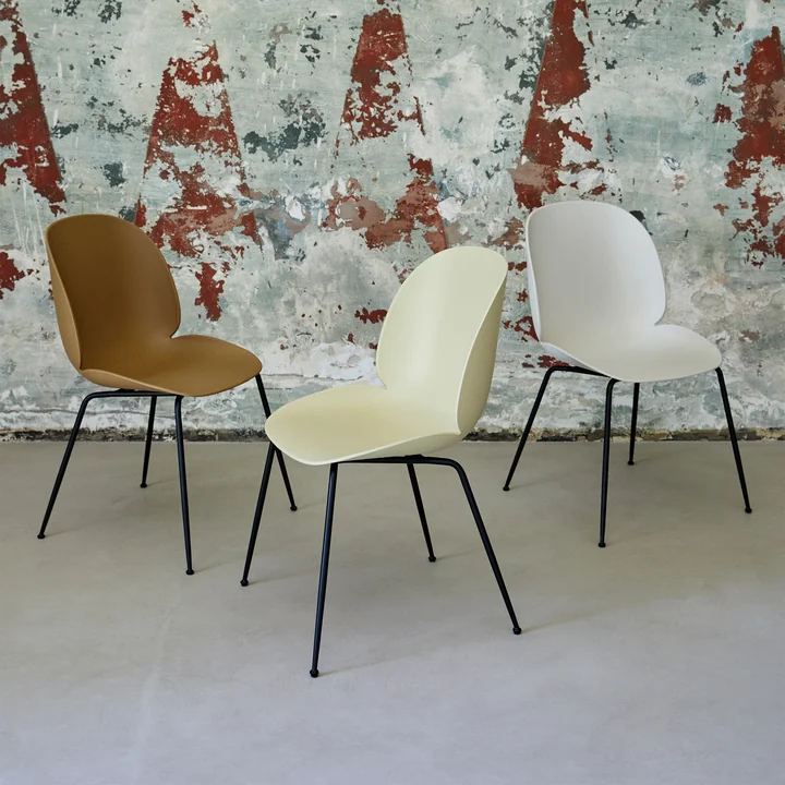 Gubi - Beetle Dining Chair, Conic Base noir