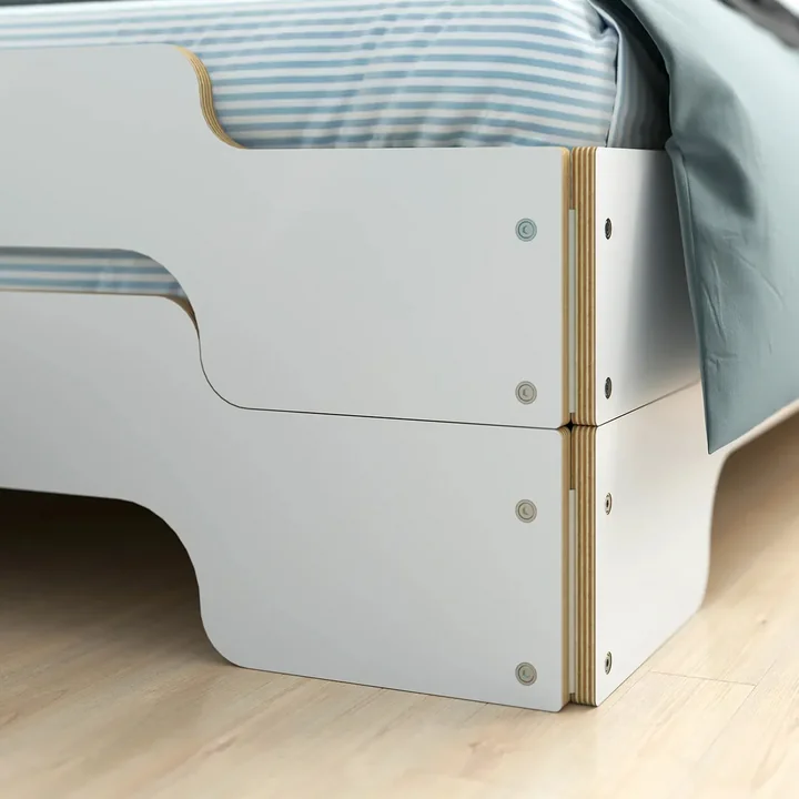 Müller Small Living - Chaise longue empilable Multiplex , blanc avec chant en bouleau