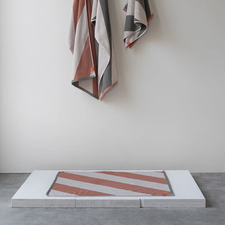 Mette Ditmer - Tapis de bain Diagonal, 50 x 80 cm, brick