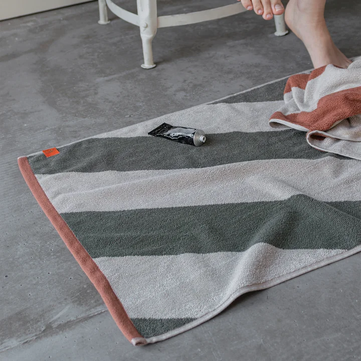 Mette Ditmer - Diagonal Tapis de bain, 50 x 80 cm, dark olive