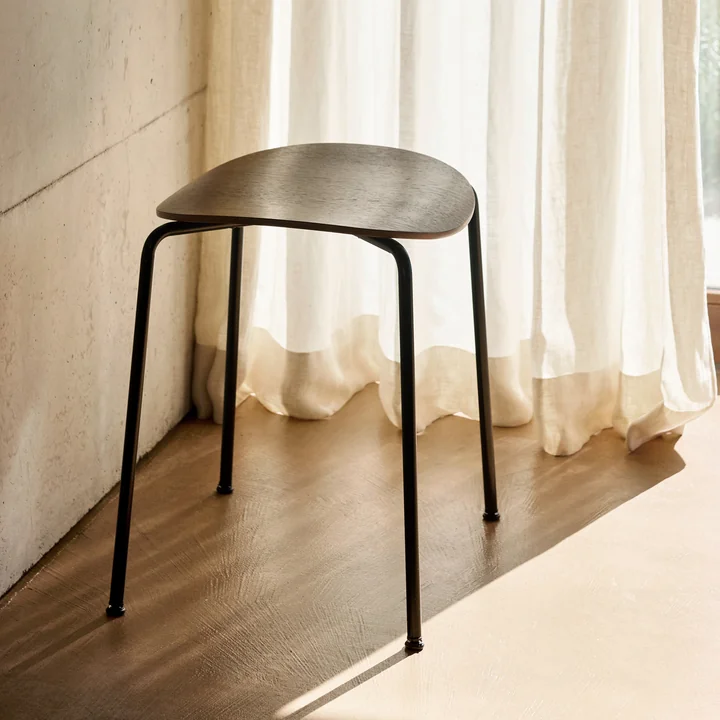& Tradition - Pavilion AV36 Tabouret, H 46 cm, Noyer (patins en feutre)