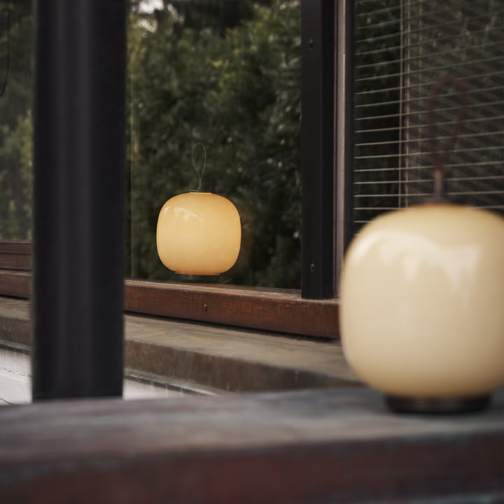 Louis Poulsen - VL45 Radiohus Portable LED lampe de table, laiton / glossy pale yellow