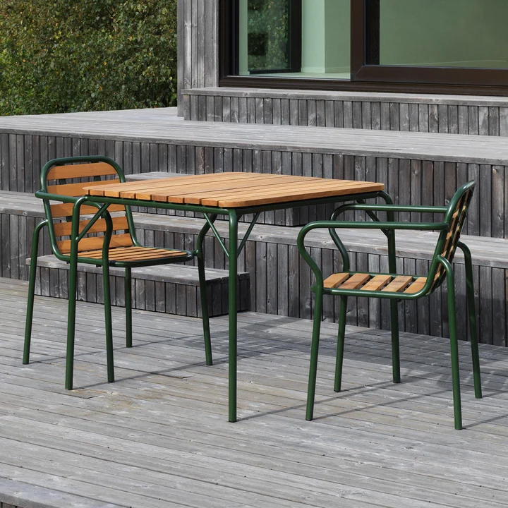 Normann Copenhagen - Vig Chaise avec accoudoirs, vert foncé / robinier avec table