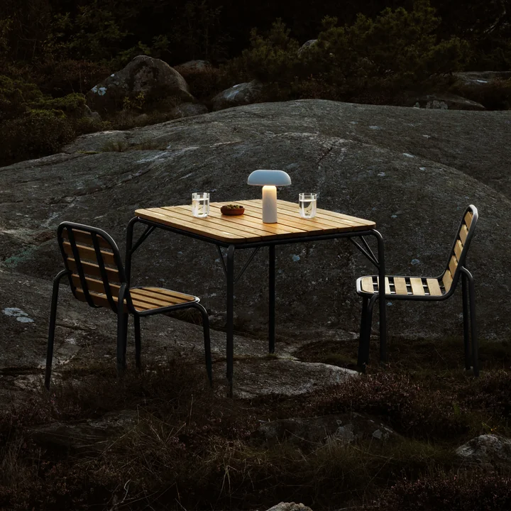Normann Copenhagen - Vig Table, 90 x 80 cm, Vig chaise, noir / robinier