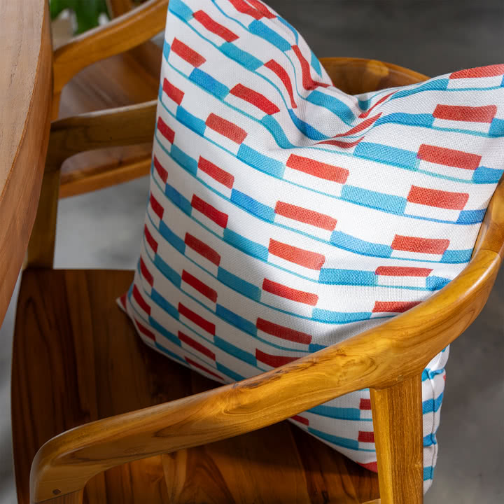 & klevering - Clash Coussin 50 x 50 cm, bleu / rouge