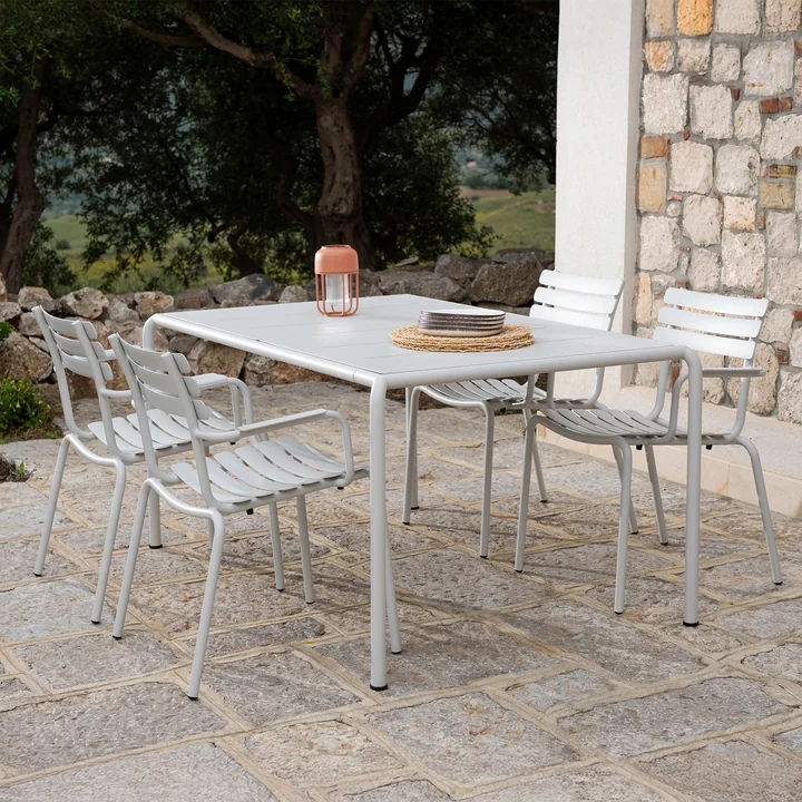 HOUE - Avanti Outdoor Table de salle à manger, 153 x 98 cm, muted white, Alua Outdoor Dining Chaise à accoudoirs