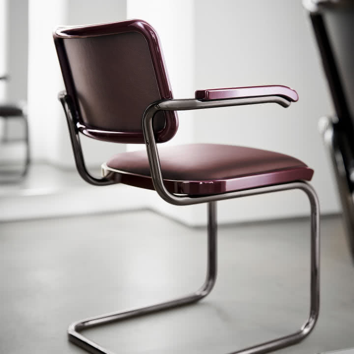 Thonet - S 64 P Serious Chaise avec accoudoirs, titane / graphite-rouge rubis (JS. by Jil Sander)