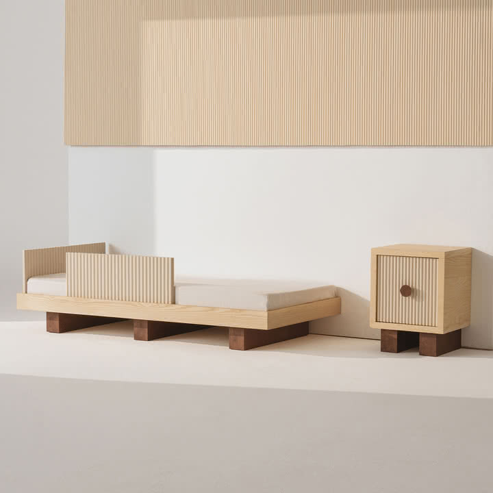 Nobodinoz x Heju - Lit de jour & Lit junior et table de nuit H 52 cm, frêne naturel