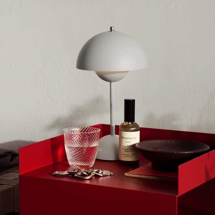 & Tradition - Flowerpot Lampe de table rechargeable VP9, mate, gris clair / Collect Verre à boire