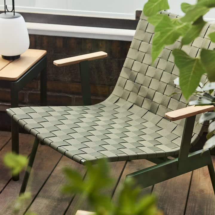 & Tradition - Ville AV45 Outdoor Lounge Chair avec accoudoirs, bronze green