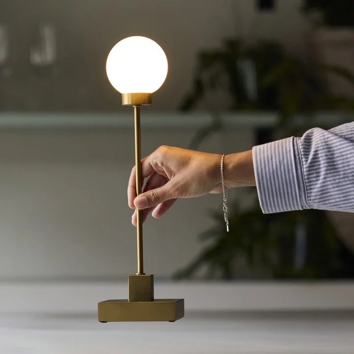 Northern - Snowball LED lampe de table avec batterie, laiton