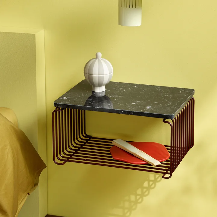 Montana - Panton Wire Half Height Étagère 25,7 cm, noir-rouge avec plaque de recouvrement, marbre