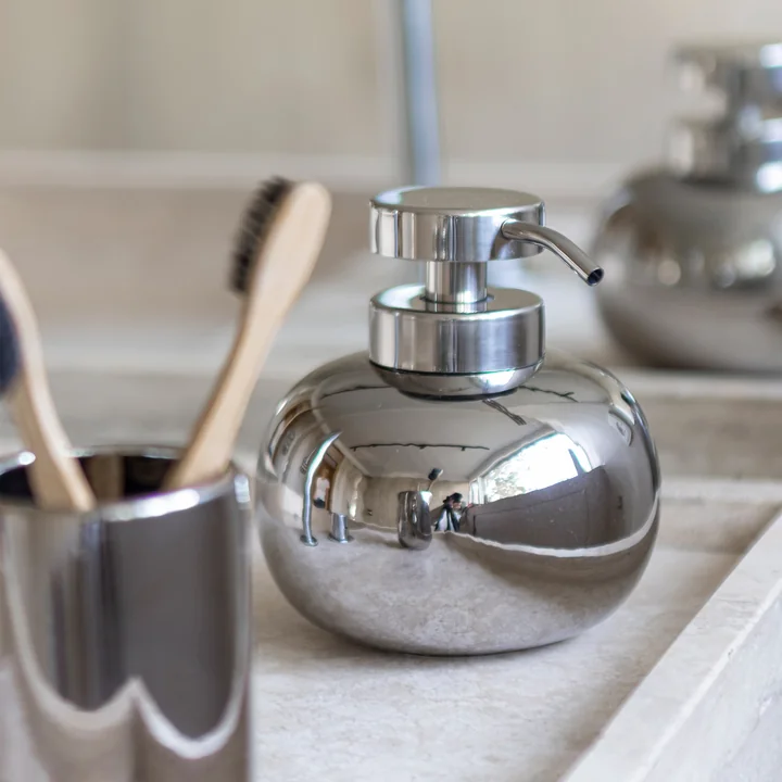 Mette Ditmer - Lotus Distributeur de savon, H 13 cm, chromé