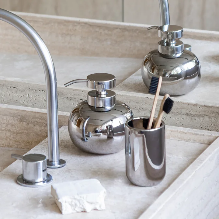 Mette Ditmer - Lotus Distributeur de savon, H 13 cm, chrome