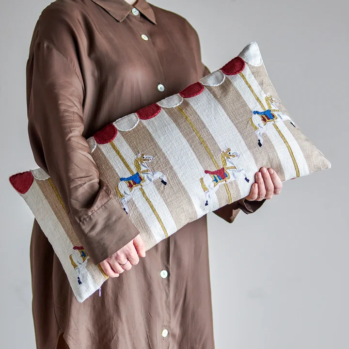 Bloomingville - Merry-go-round Coussin 60 x 30 cm, rouge / naturel