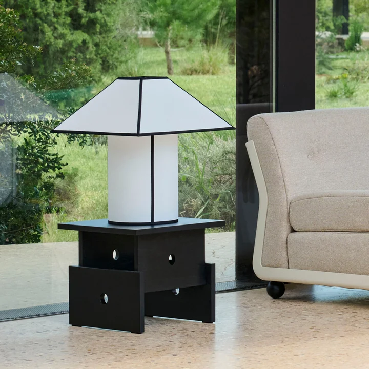 HAY - Ava Pyramid Lampe de table Ø 45 cm, blanc, Woodbox Table basse, noir
