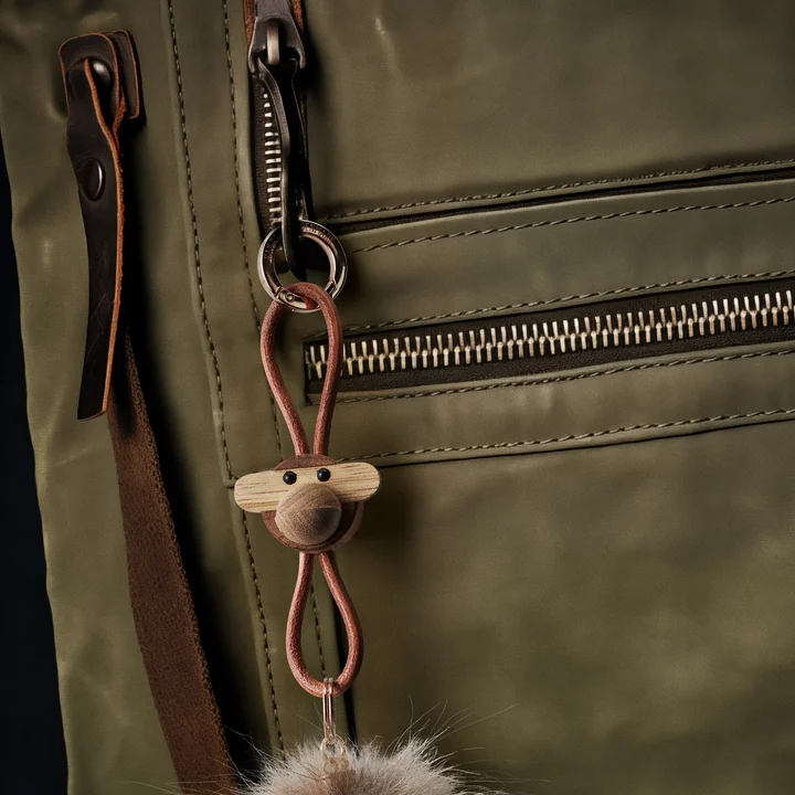 Kay Bojesen - Porte-clés singe, teck huilé / limba huilé / argent / cuir noir