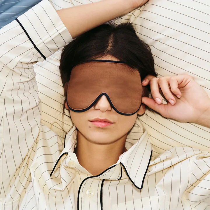 HAY - Outline Masque de sommeil, milk chocolate