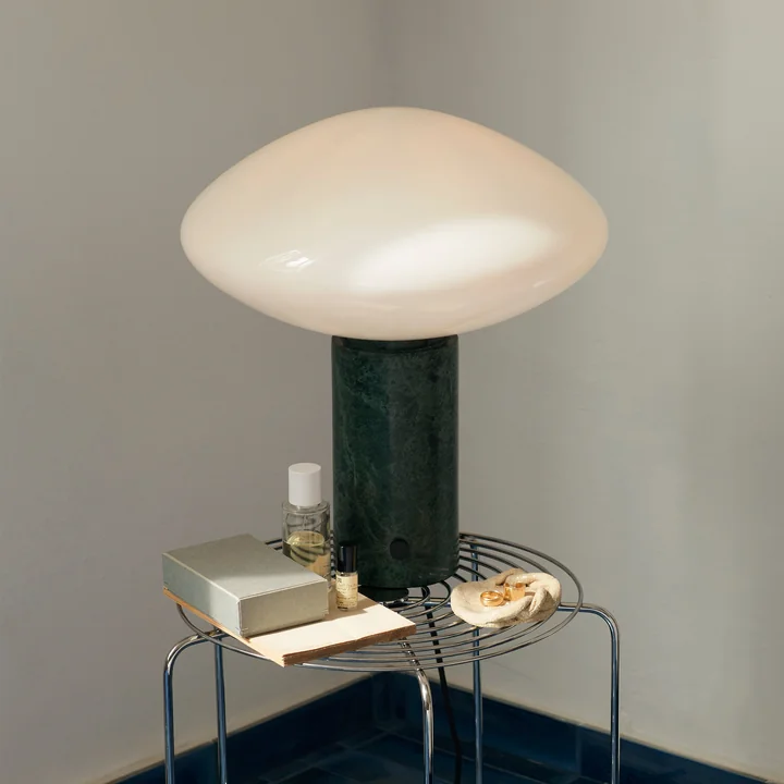 & Tradition - Mist AP17 Lampe de table, blanc mat / guatemala verde