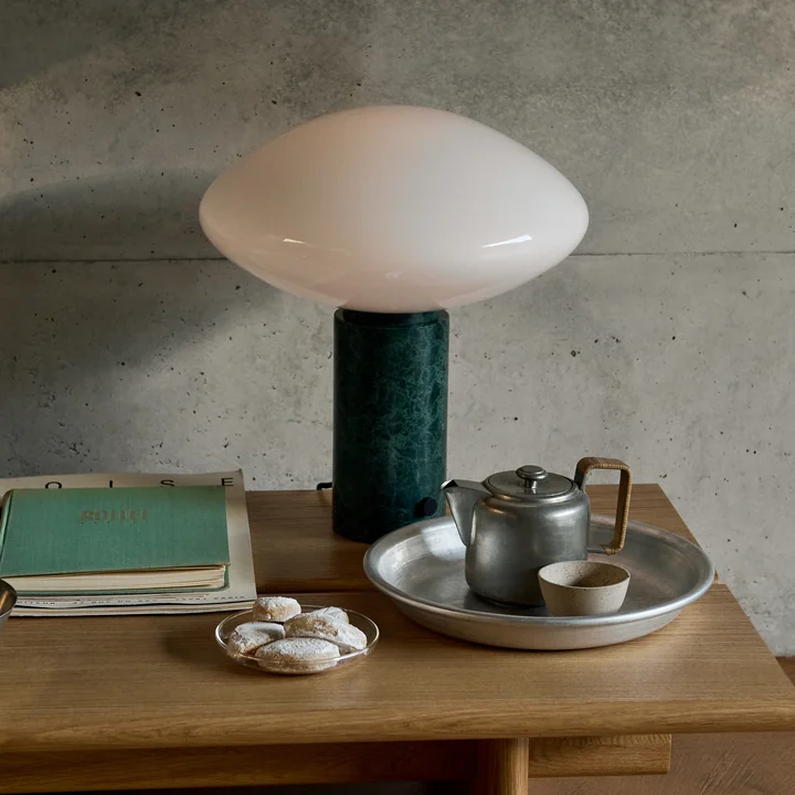 & Tradition - Mist AP17 Lampe de table, blanc mat / guatemala verde