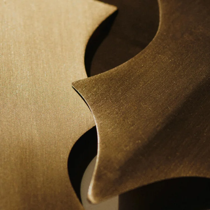 Ferm Living - Ornement en laiton, feuille de houx, doré