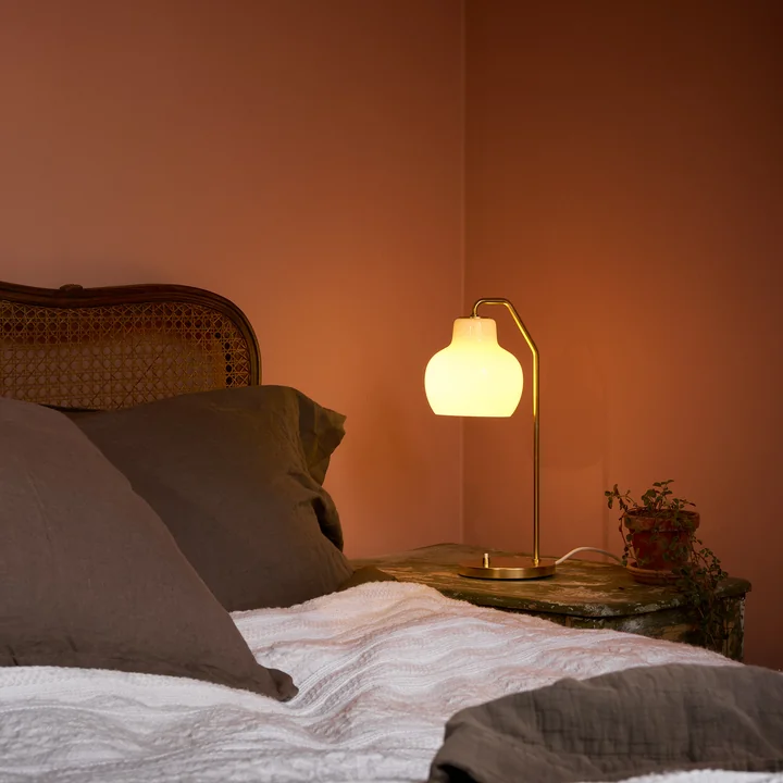 Louis Poulsen - VL Ring Crown lampe de table, laiton / opale