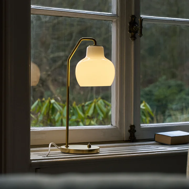 Louis Poulsen - VL Ring Crown lampe de table, laiton / opale