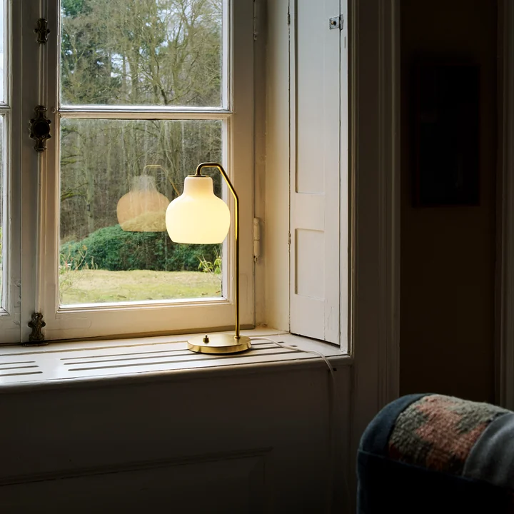 Louis Poulsen - VL Ring Crown lampe de table, laiton / opale