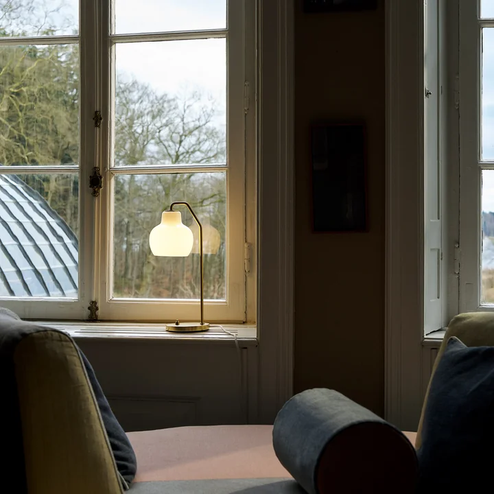 Louis Poulsen - VL Ring Crown lampe de table, laiton / opale