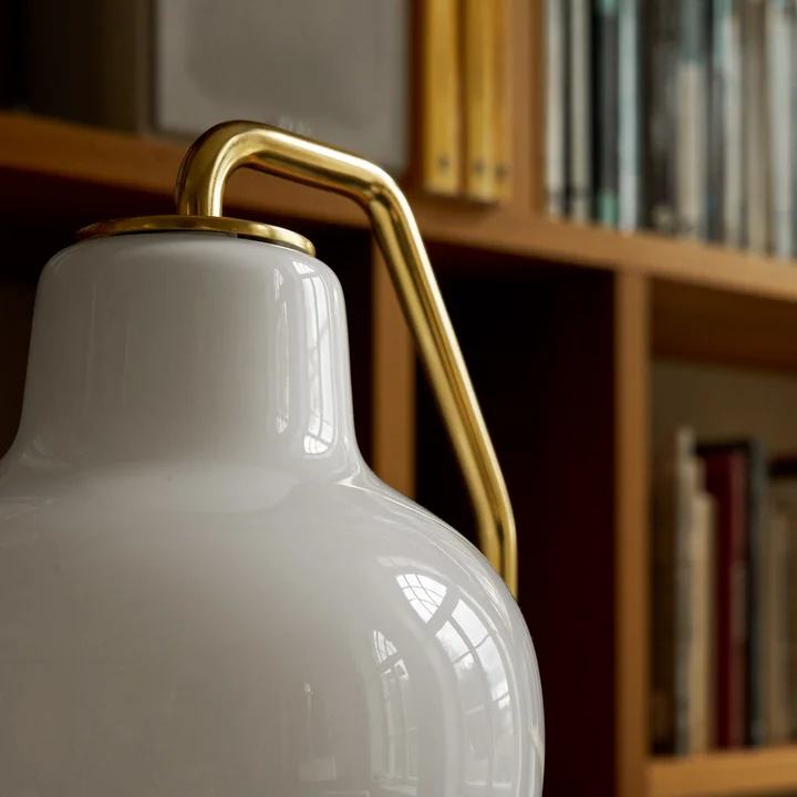 Louis Poulsen - VL Ring Crown lampe de table & lampadaire, laiton / opale