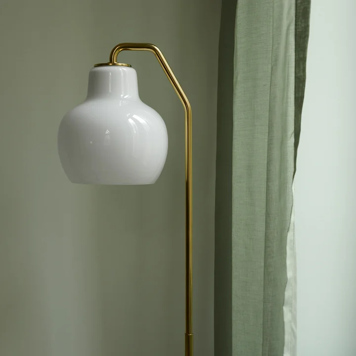 Louis Poulsen - VL Ring Crown lampe de table & lampadaire, laiton / opale